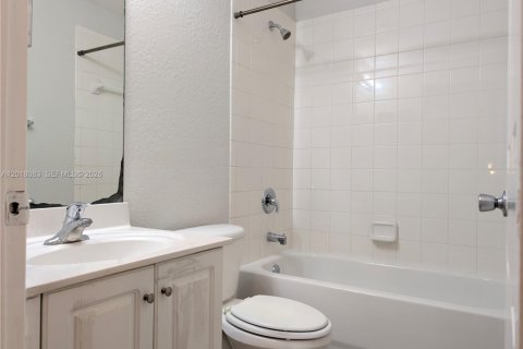 Townhouse in North Lauderdale, Florida 4 bedrooms, 152.36 sq.m. № 2086310 - photo 18
