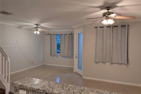 Townhouse in North Lauderdale, Florida 4 bedrooms, 152.36 sq.m. № 2086310 - photo 5