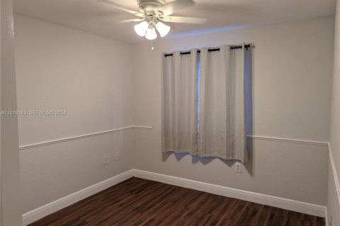 Townhouse in North Lauderdale, Florida 4 bedrooms, 152.36 sq.m. № 2086310 - photo 16