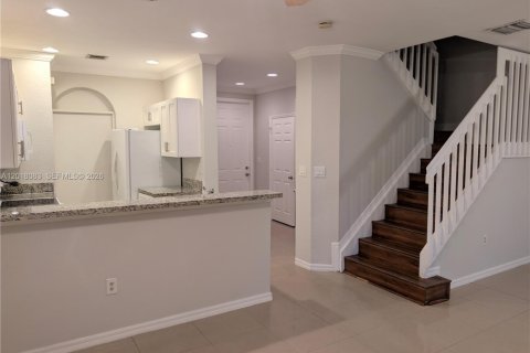 Townhouse in North Lauderdale, Florida 4 bedrooms, 152.36 sq.m. № 2086310 - photo 3
