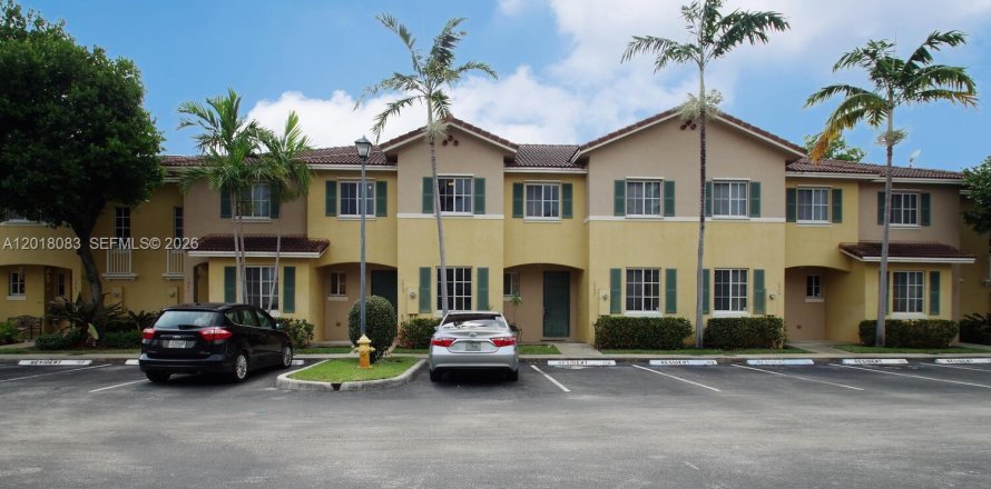 Townhouse in North Lauderdale, Florida 4 bedrooms, 152.36 sq.m. № 2086310