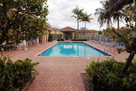 Townhouse in North Lauderdale, Florida 4 bedrooms, 152.36 sq.m. № 2086310 - photo 24