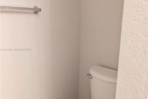 Townhouse in North Lauderdale, Florida 4 bedrooms, 152.36 sq.m. № 2086310 - photo 15