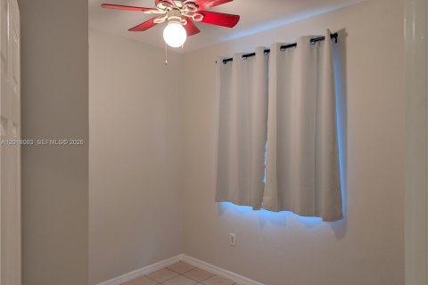 Townhouse in North Lauderdale, Florida 4 bedrooms, 152.36 sq.m. № 2086310 - photo 23