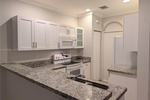 Townhouse in North Lauderdale, Florida 4 bedrooms, 152.36 sq.m. № 2086310 - photo 4