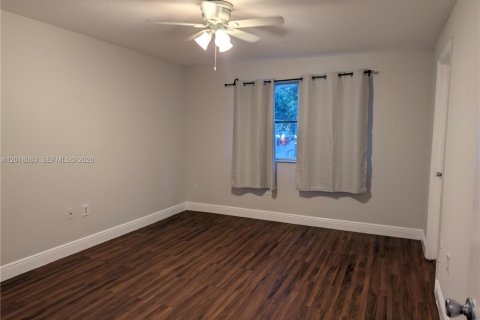 Townhouse in North Lauderdale, Florida 4 bedrooms, 152.36 sq.m. № 2086310 - photo 11