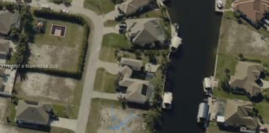 Land in Cape Coral, Florida № 1957028