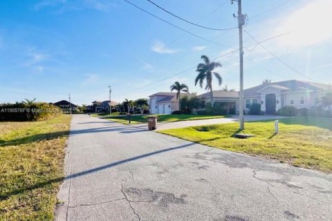 Land in Cape Coral, Florida № 1957028 - photo 16