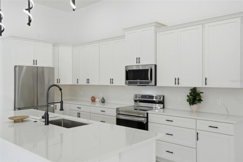 House in Cape Coral, Florida 3 bedrooms, 229.56 sq.m. № 2101419 - photo 11