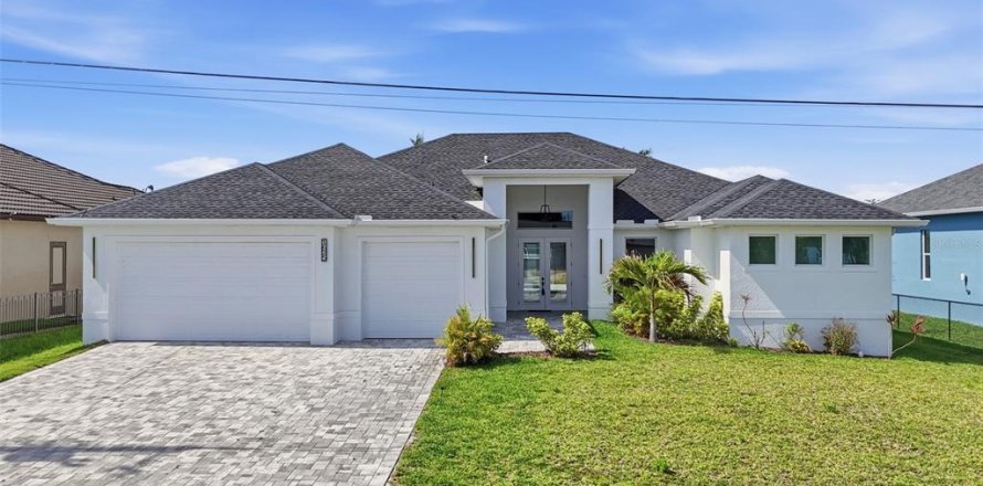House in Cape Coral, Florida 3 bedrooms, 229.56 sq.m. № 2101419