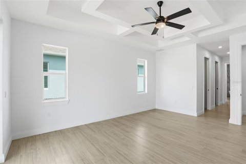 House in Cape Coral, Florida 3 bedrooms, 229.56 sq.m. № 2101419 - photo 19