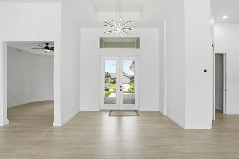 House in Cape Coral, Florida 3 bedrooms, 229.56 sq.m. № 2101419 - photo 4