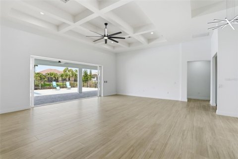 House in Cape Coral, Florida 3 bedrooms, 229.56 sq.m. № 2101419 - photo 9
