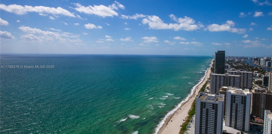 Condo in Hallandale Beach, Florida, 2 bedrooms № 1888736