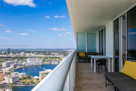Condo in Hallandale Beach, Florida, 2 bedrooms  № 1888736 - photo 5