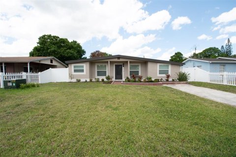 House in Tampa, Florida 3 bedrooms, 124.95 sq.m. № 2115391 - photo 3
