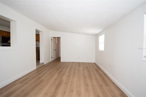 House in Tampa, Florida 3 bedrooms, 124.95 sq.m. № 2115391 - photo 18