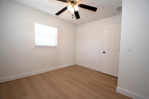 House in Tampa, Florida 3 bedrooms, 124.95 sq.m. № 2115391 - photo 29
