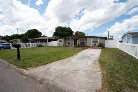 House in Tampa, Florida 3 bedrooms, 124.95 sq.m. № 2115391 - photo 5