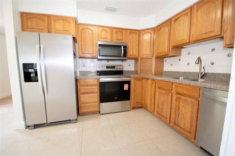 House in Tampa, Florida 3 bedrooms, 124.95 sq.m. № 2115391 - photo 15