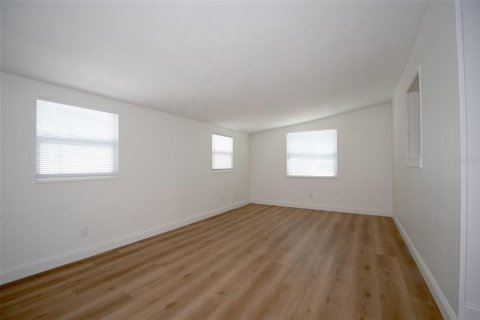 House in Tampa, Florida 3 bedrooms, 124.95 sq.m. № 2115391 - photo 21