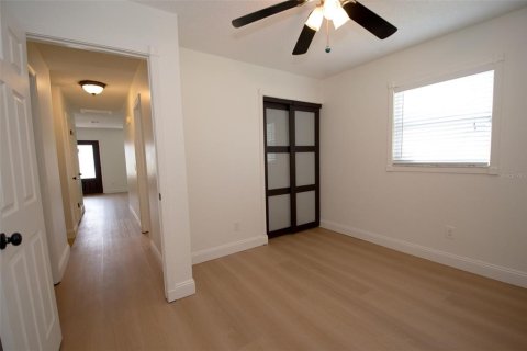 House in Tampa, Florida 3 bedrooms, 124.95 sq.m. № 2115391 - photo 26