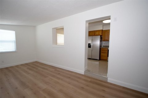 House in Tampa, Florida 3 bedrooms, 124.95 sq.m. № 2115391 - photo 17