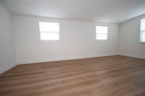House in Tampa, Florida 3 bedrooms, 124.95 sq.m. № 2115391 - photo 20