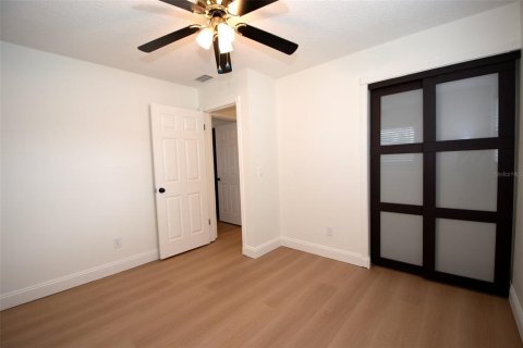 House in Tampa, Florida 3 bedrooms, 124.95 sq.m. № 2115391 - photo 27