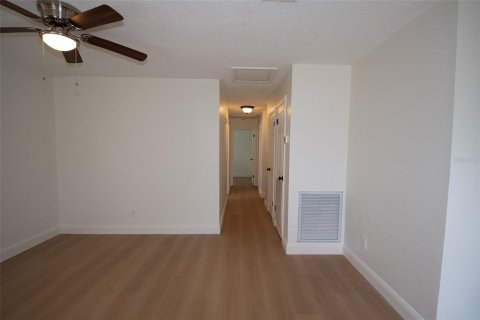 House in Tampa, Florida 3 bedrooms, 124.95 sq.m. № 2115391 - photo 11