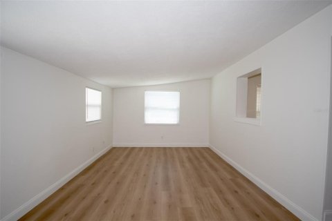 House in Tampa, Florida 3 bedrooms, 124.95 sq.m. № 2115391 - photo 22