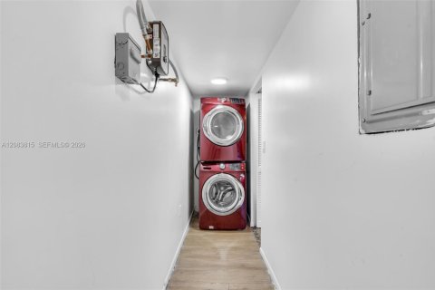 Condo in Key Biscayne, Florida, 2 bedrooms  № 2353577 - photo 9