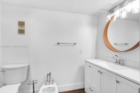 Condo in Key Biscayne, Florida, 2 bedrooms  № 2353577 - photo 18