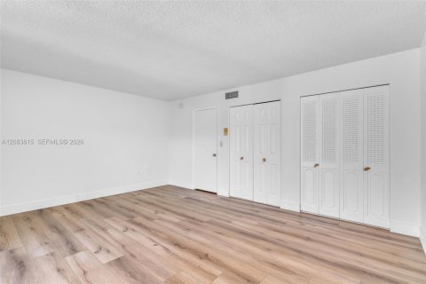 Condo in Key Biscayne, Florida, 2 bedrooms  № 2353577 - photo 21