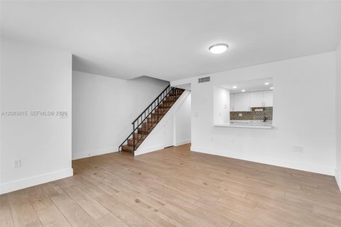 Condo in Key Biscayne, Florida, 2 bedrooms  № 2353577 - photo 4