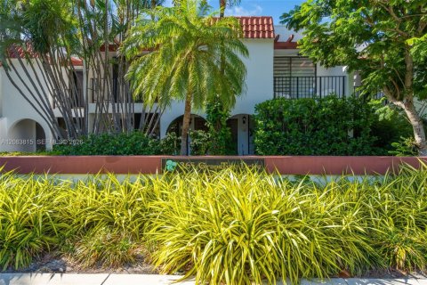 Condo in Key Biscayne, Florida, 2 bedrooms  № 2353577 - photo 2
