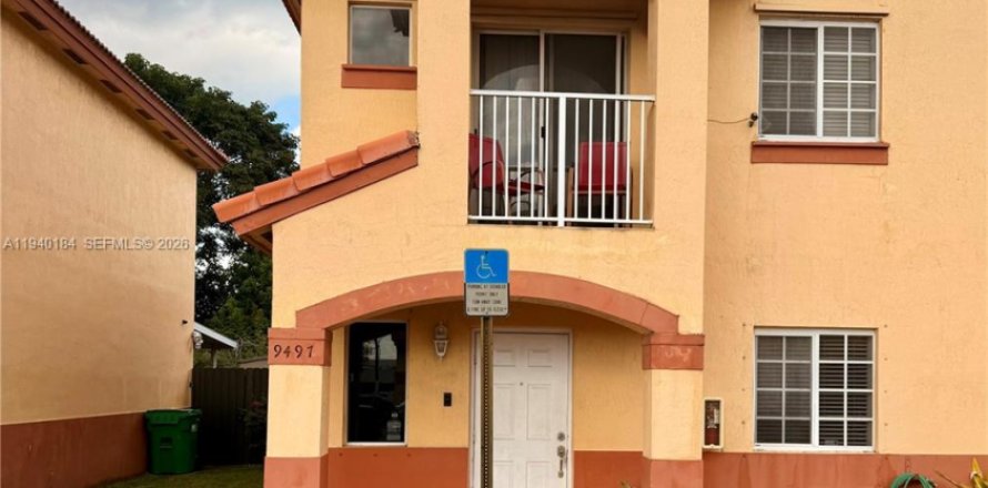 Condo in Hialeah Gardens, Florida, 3 bedrooms  № 1997960