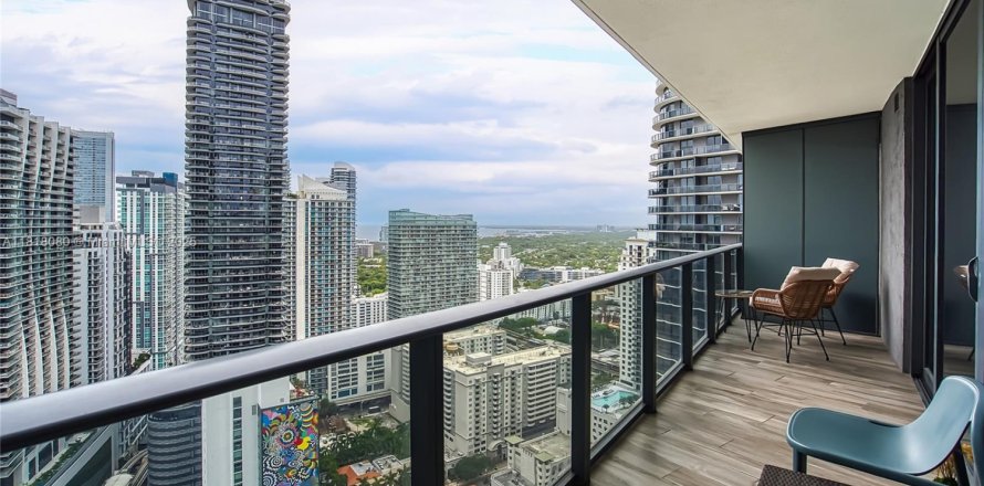 Condominio en Miami, Florida, 3 dormitorios № 1775313