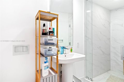 Condo in Miami, Florida, 3 bedrooms  № 1775313 - photo 23