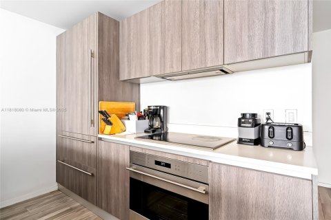 Condo in Miami, Florida, 3 bedrooms  № 1775313 - photo 4