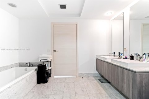 Condo in Miami, Florida, 3 bedrooms  № 1775313 - photo 15