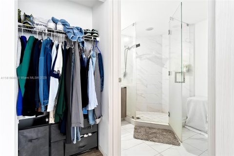 Condo in Miami, Florida, 3 bedrooms  № 1775313 - photo 30