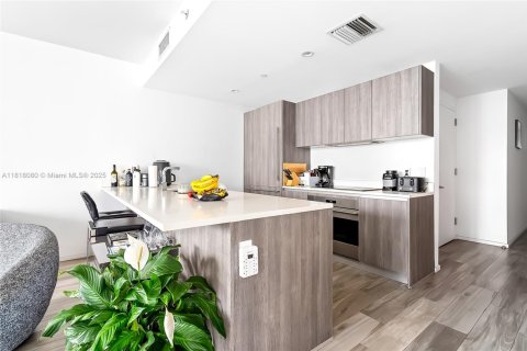Condo in Miami, Florida, 3 bedrooms  № 1775313 - photo 3