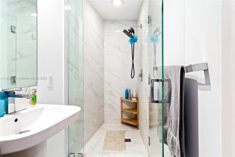 Condo in Miami, Florida, 3 bedrooms  № 1775313 - photo 22