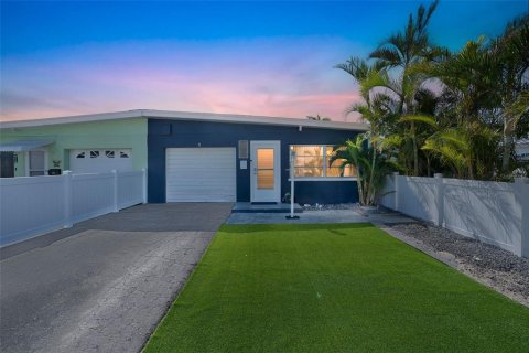 Villa ou maison à Bradenton Beach, Floride 2 chambres, 87.33 m2 № 2361385