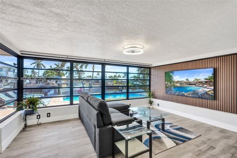 Casa en venta en Pompano Beach, Florida, 3 dormitorios, 137.59 m2 № 2078004 - foto 20