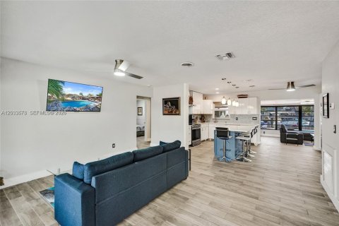 Casa en venta en Pompano Beach, Florida, 3 dormitorios, 137.59 m2 № 2078004 - foto 9