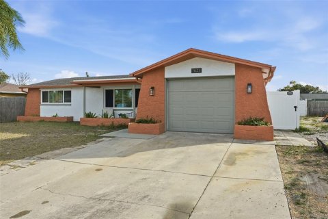 House in Port Richey, Florida 3 bedrooms, 135.08 sq.m. № 2115495