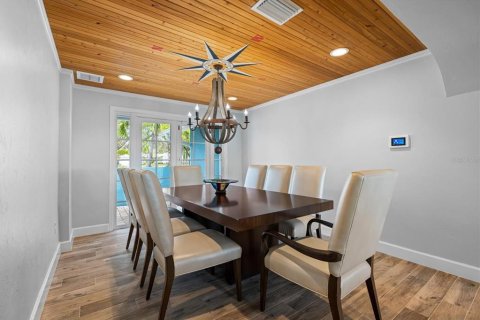 House in Sarasota, Florida 5 bedrooms, 332.96 sq.m. № 1510421 - photo 8