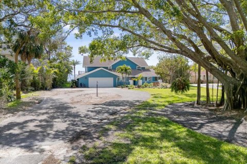 House in Sarasota, Florida 5 bedrooms, 332.96 sq.m. № 1510421 - photo 1